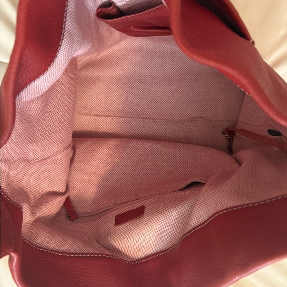 Dooney & Bourke Red Leather Hobo Bag with Sleek Design - Picture 7 of 15